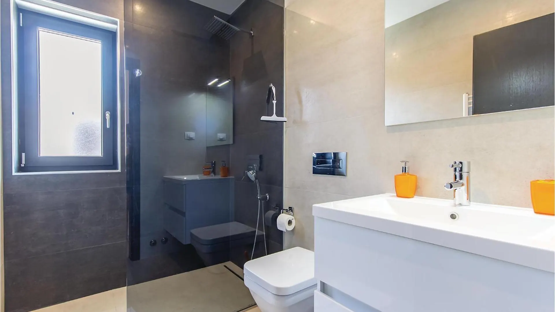 2 Bedroom Beautiful Apartment In Medulin 0*,