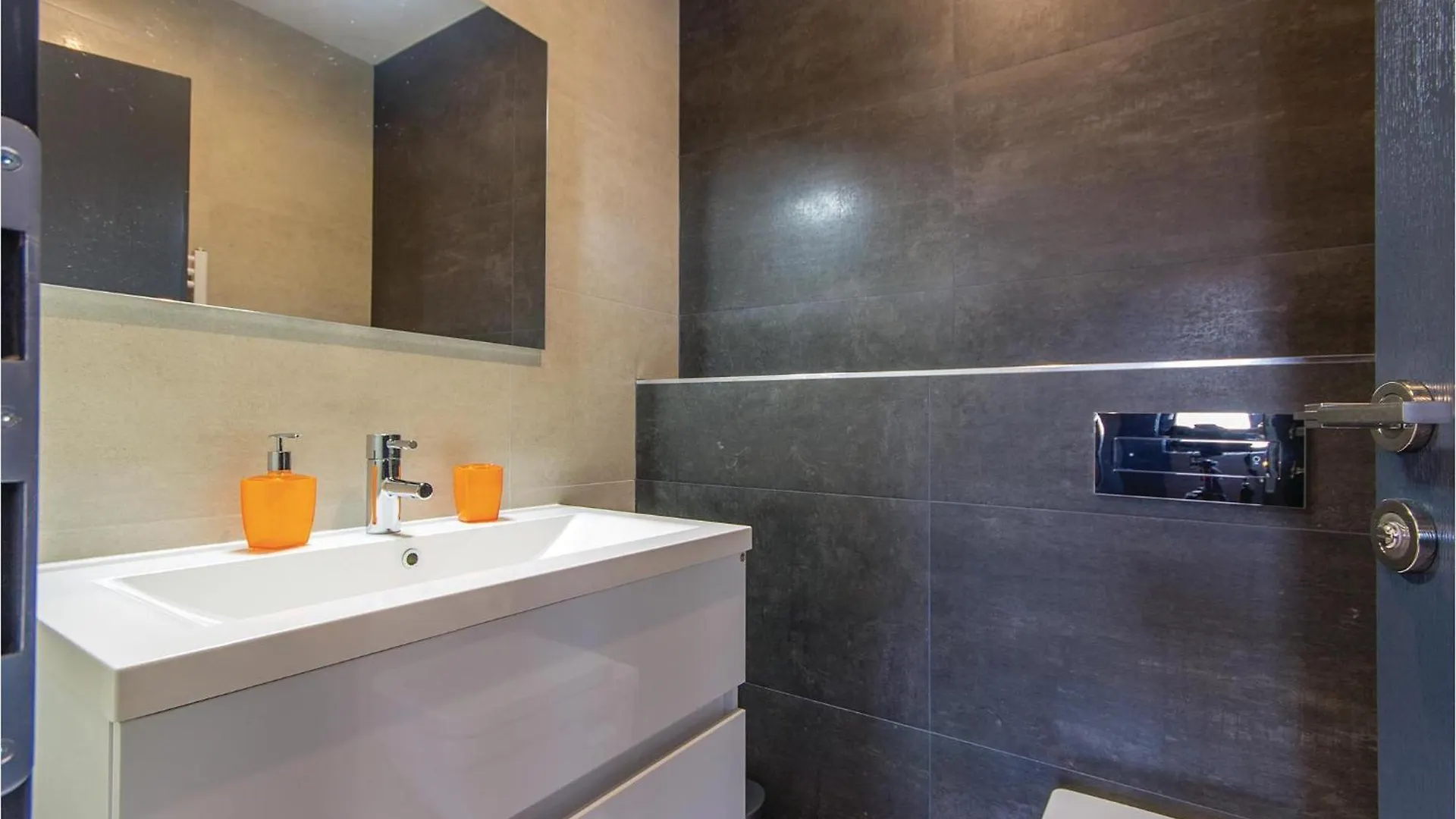 2 Bedroom Beautiful Apartment In Medulin