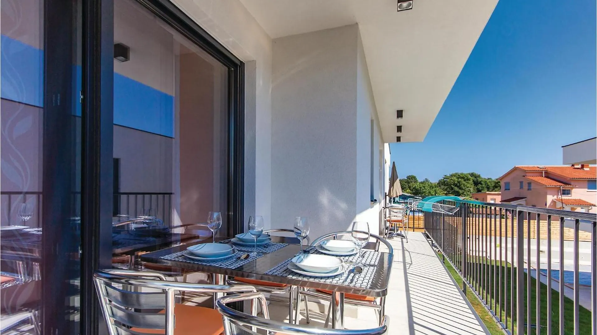 2 Bedroom Beautiful Apartment In Medulin 0*,